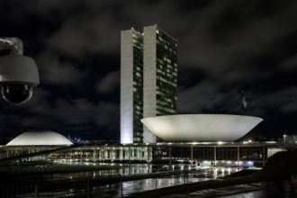 Espionagem política no DF amplia tensão nos bastidores da pré campanha e acende alerta sobre democracia