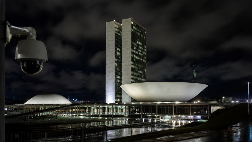 Espionagem política no DF amplia tensão nos bastidores da pré campanha e acende alerta sobre democracia