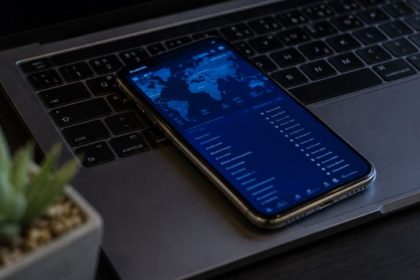 Os Desafios da Ciberespionagem Estatal e a Vulnerabilidade dos Dispositivos Móveis no Cenário Global