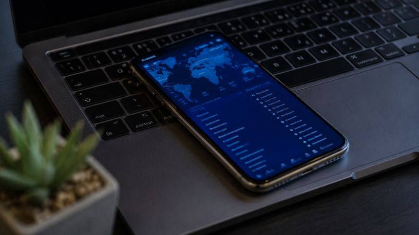 Os Desafios da Ciberespionagem Estatal e a Vulnerabilidade dos Dispositivos Móveis no Cenário Global